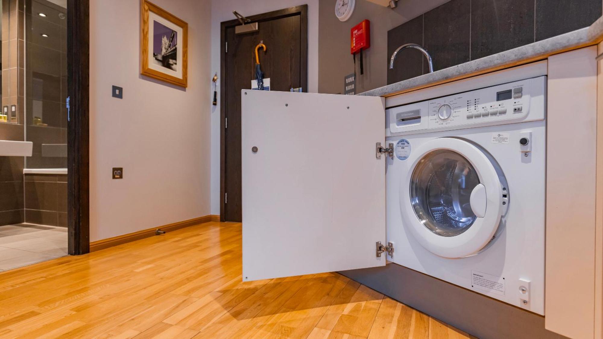 Cannon Street Serviced Apartments By Lovelystay 런던 외부 사진