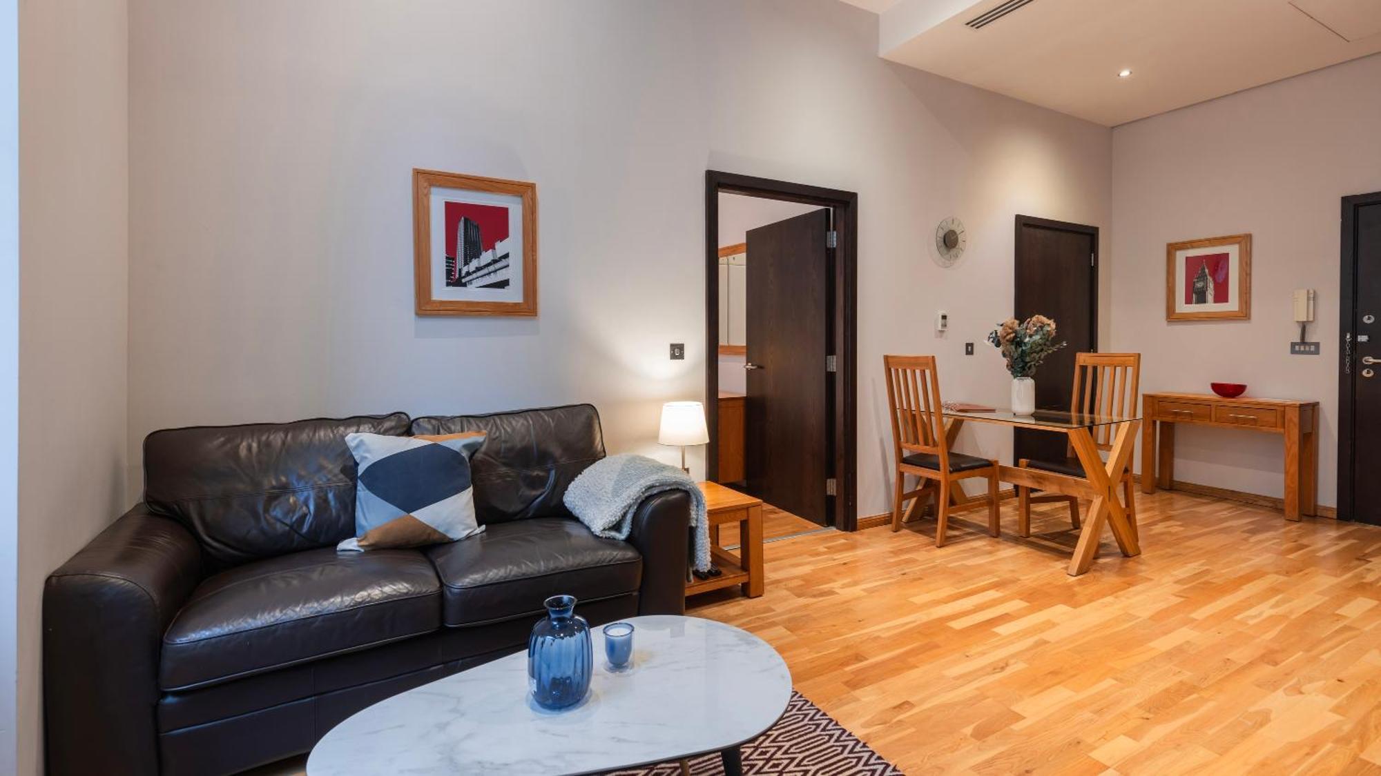 Cannon Street Serviced Apartments By Lovelystay 런던 외부 사진