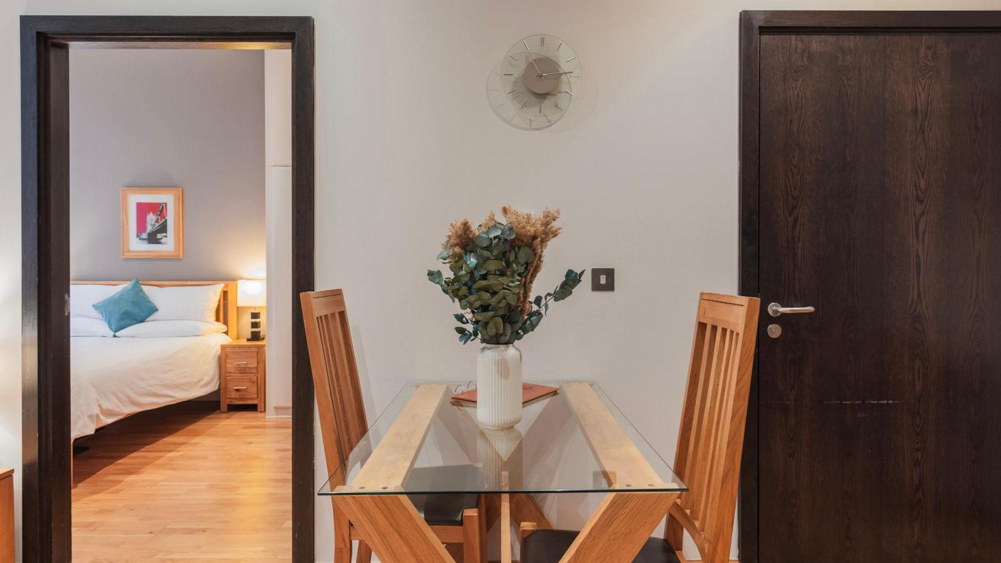 Cannon Street Serviced Apartments By Lovelystay 런던 외부 사진