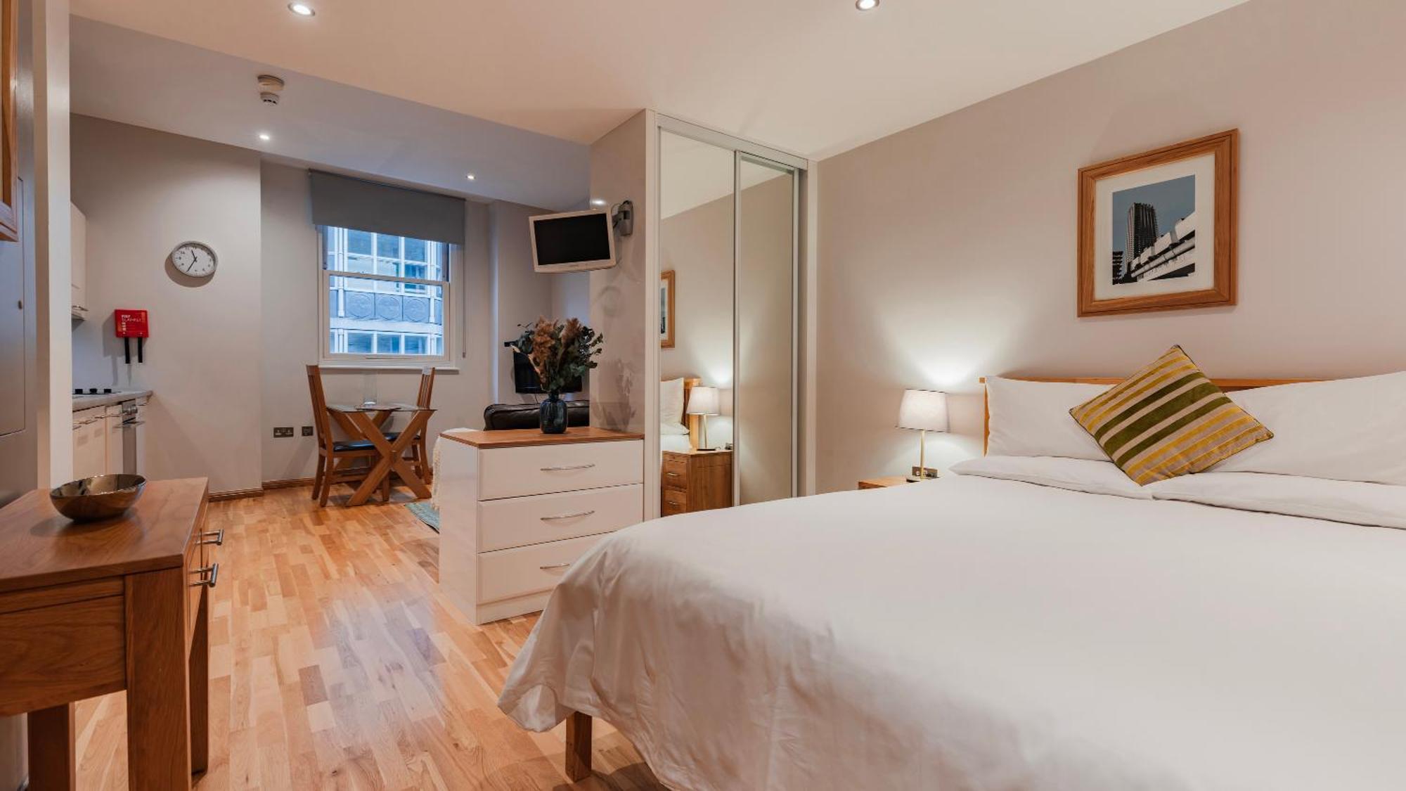 Cannon Street Serviced Apartments By Lovelystay 런던 외부 사진