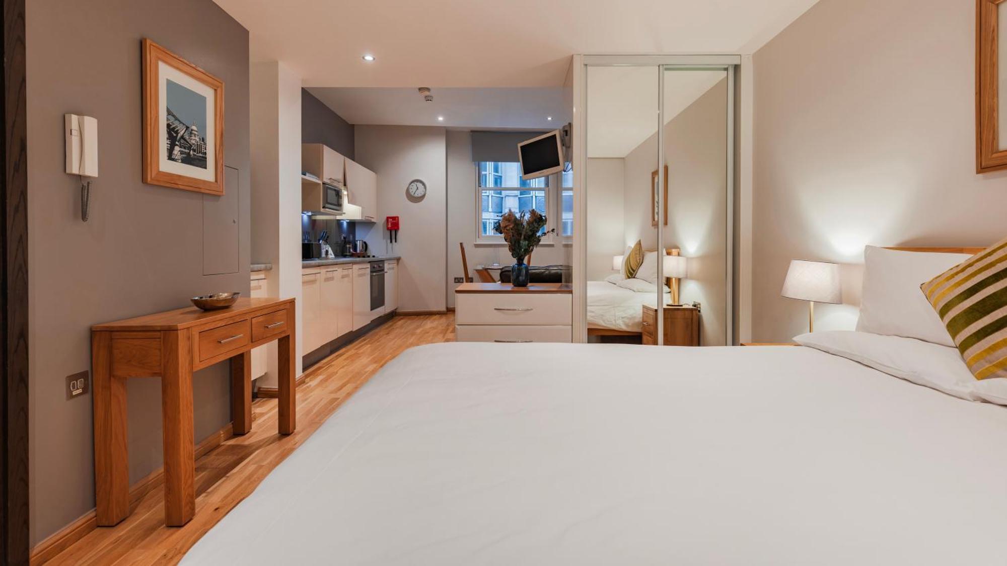 Cannon Street Serviced Apartments By Lovelystay 런던 외부 사진